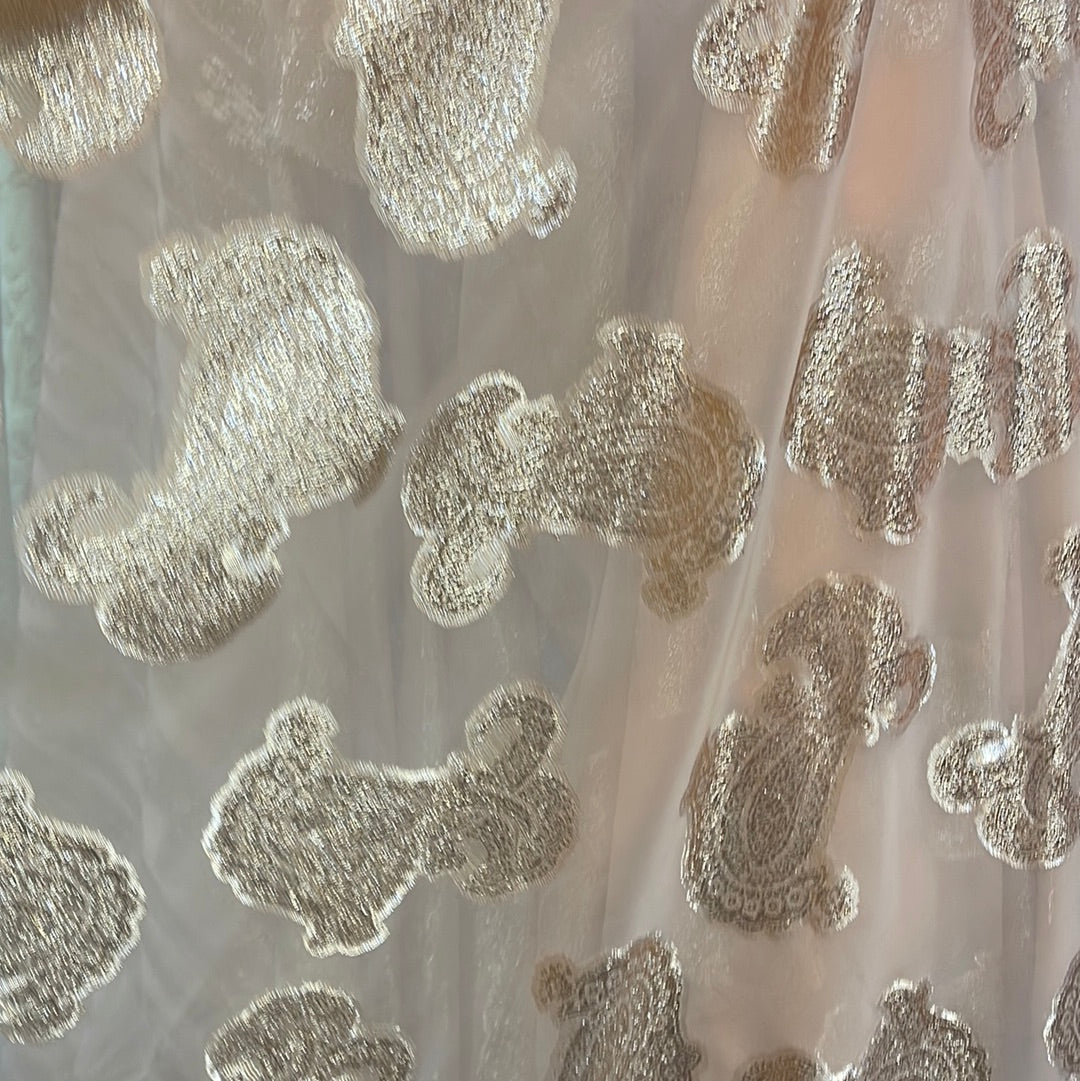 Metallic chiffon silky feel great for dress caftan skirt shirt and much more