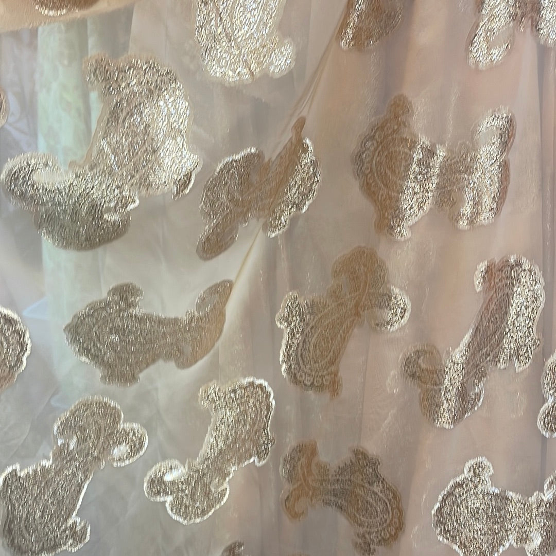 Metallic chiffon silky feel great for dress caftan skirt shirt and much more
