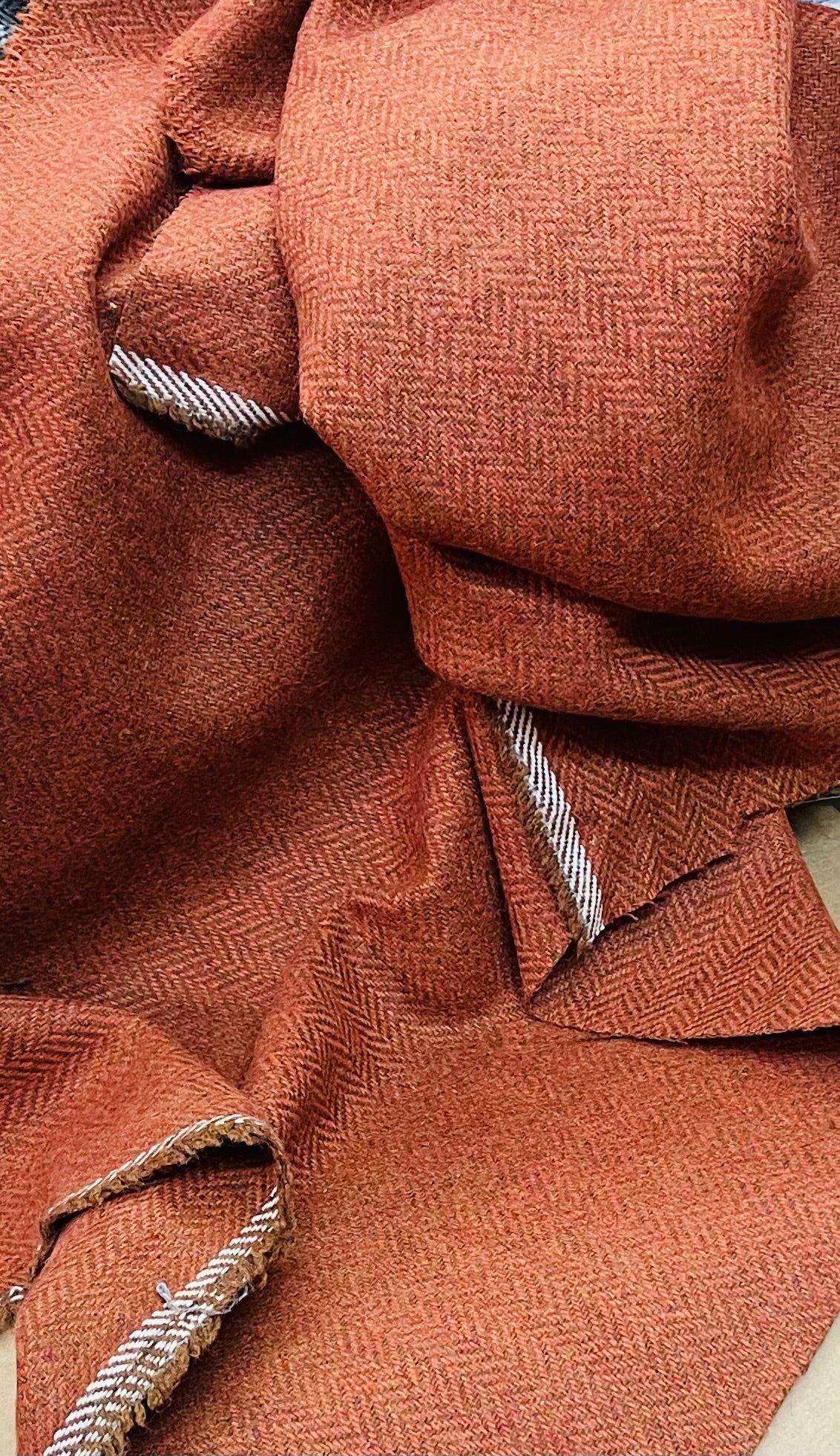 Harries tweed herringbone plaid wool cashmere great for suit dress skirt pants jacket and much more use made in Scotland